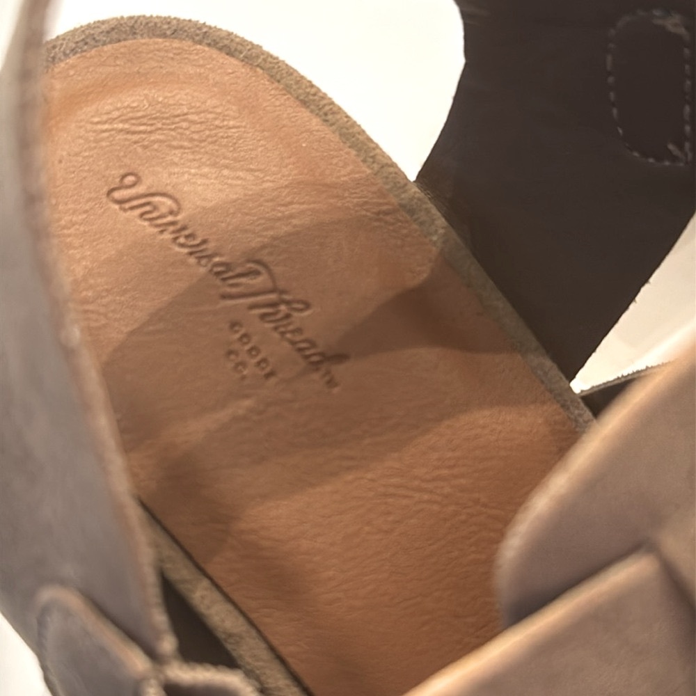 UNIVERSAL THREAD Anastasia Taupe Ankle Strap Buckle Chunky Wooden Heel Women 9 - Picture 6 of 7
